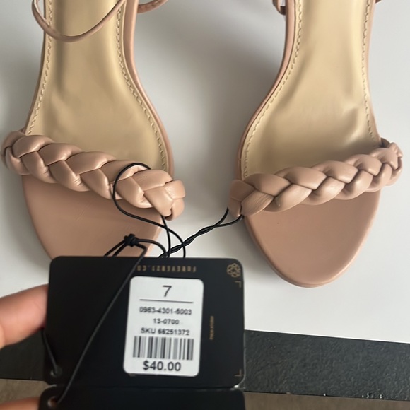 Nude Heels! Size 7 - Super cute and easy to wear ✨ - Picture 4 of 6